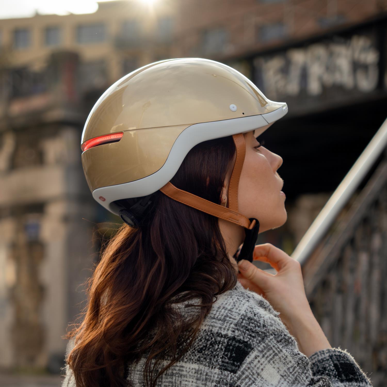 Overade LIFE - Casque Vélo Lumineux avec Clignotants