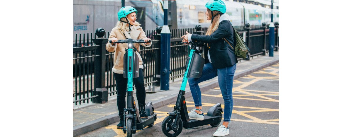 Casque pliable intégré aux trottinettes électriques TIER - Overade