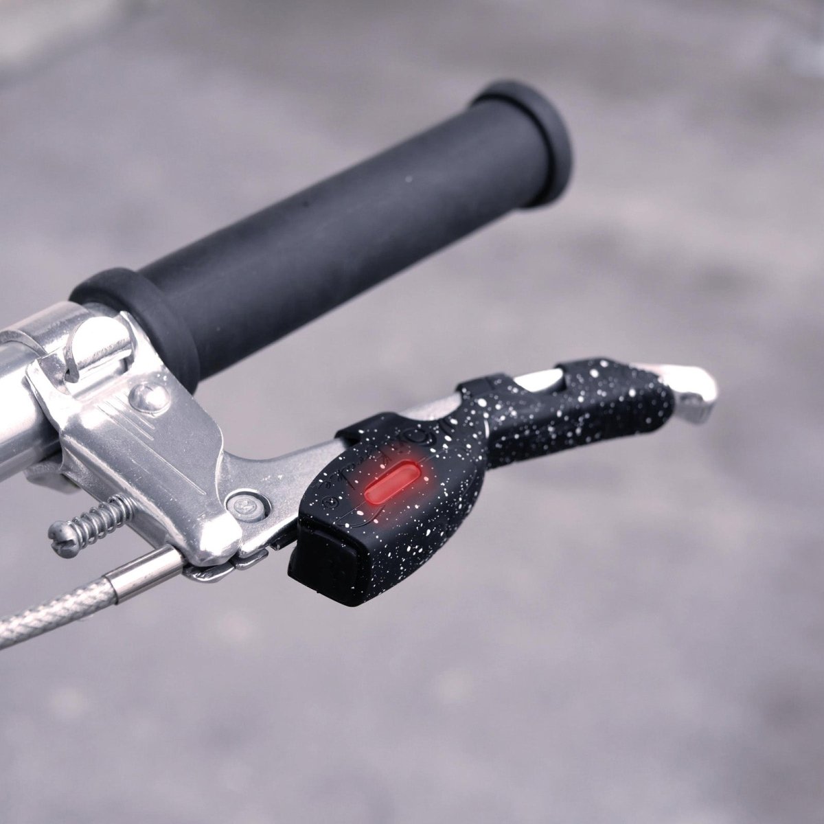 OxiTurn. Powerful bicycle light with left right turn signal function